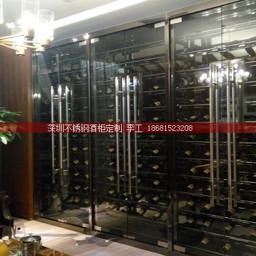 深圳大中华国际中心写字楼某基金公司<br>定制多开门黑钛金不锈钢酒柜